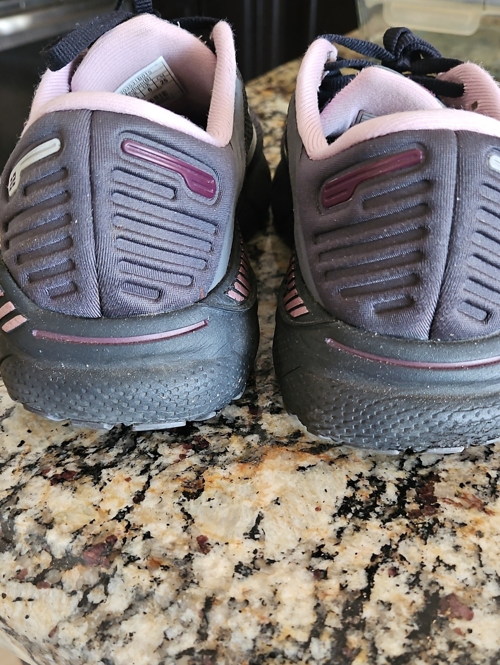 Brooks Adrenaline GTS 22 Women’s Running Shoes Gray with Pink/Lavender Womens 8 - Picture 3 of 6
